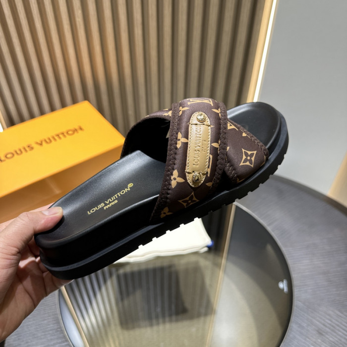 LV SANDALS