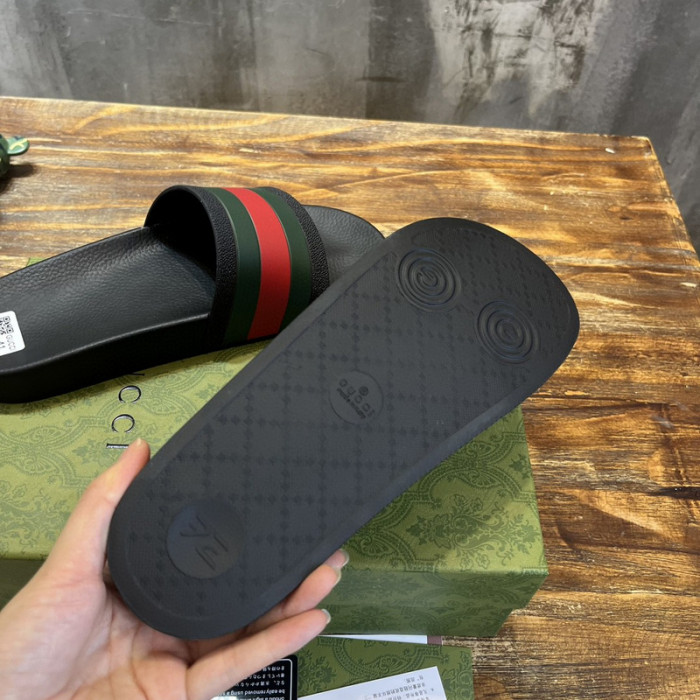 G*u*i sandals