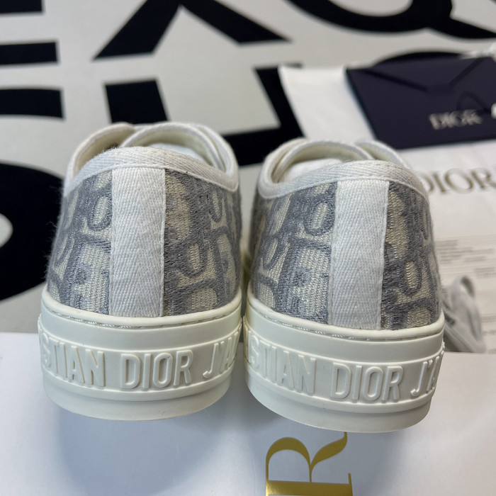 Dior Walk
