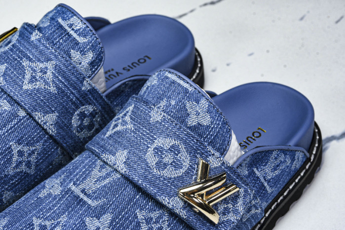LV SANDALS