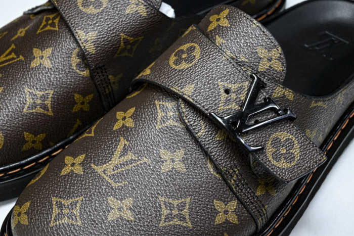 LV SANDALS