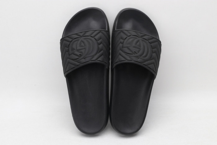 G*u*i sandals