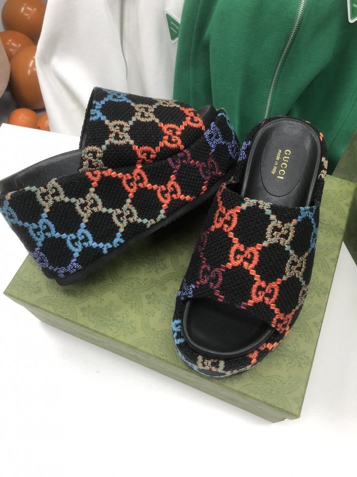 G*u*i sandals