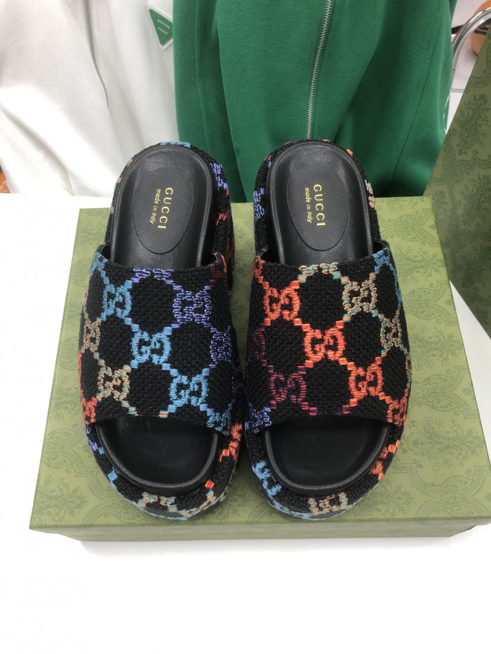 G*u*i sandals