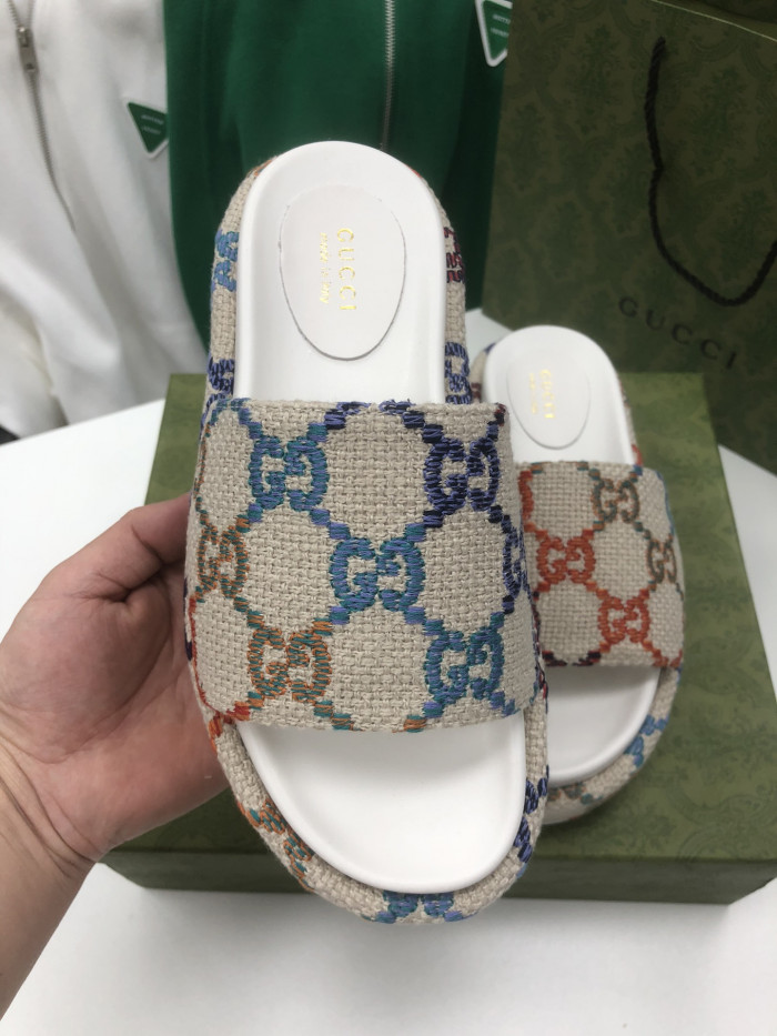 G*u*i sandals