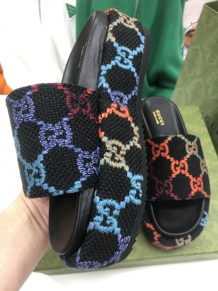 G*u*i sandals