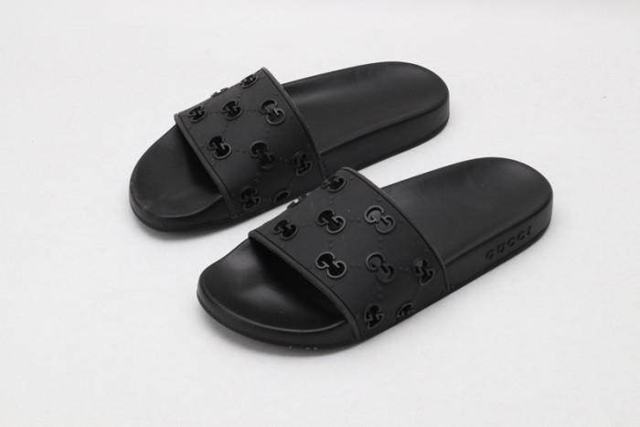 G*u*i sandals