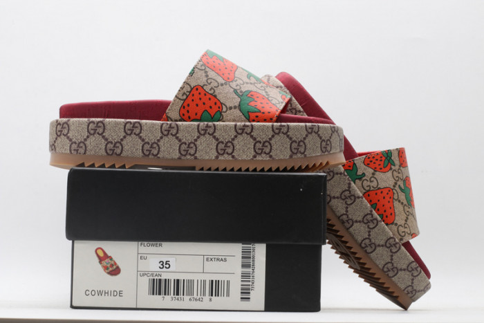 G*u*i sandals