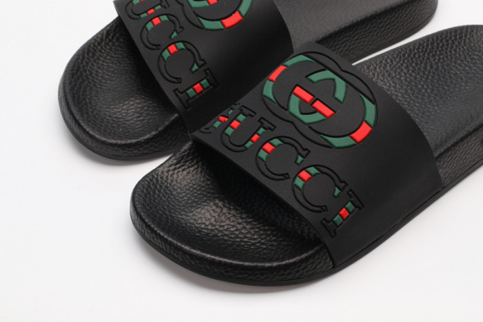 G*u*i sandals