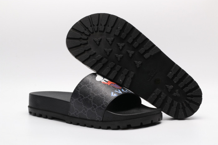 G*u*i sandals