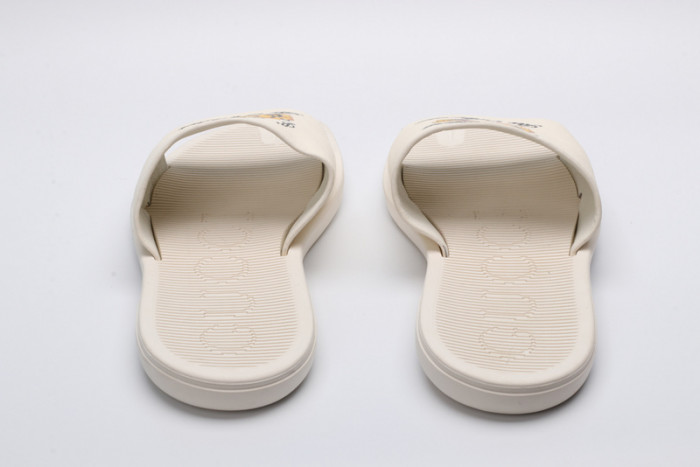 G*u*i sandals