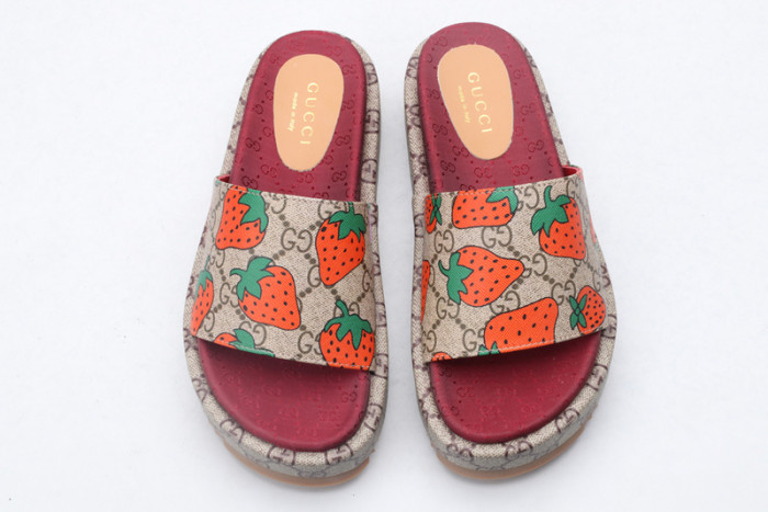 G*u*i sandals