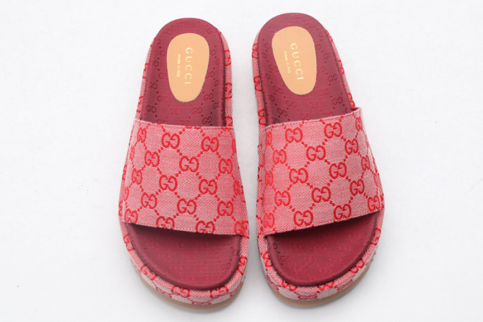 G*u*i sandals