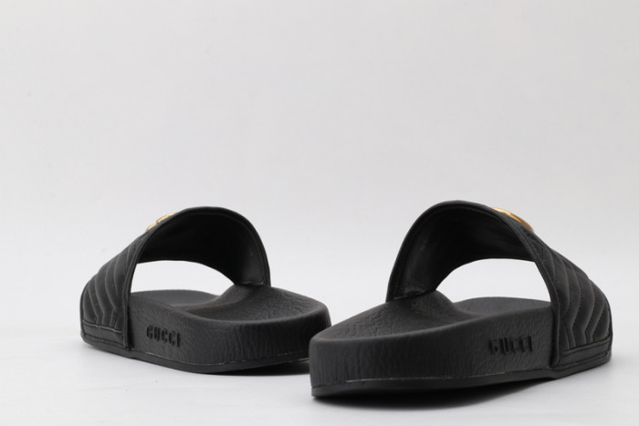 G*u*i sandals