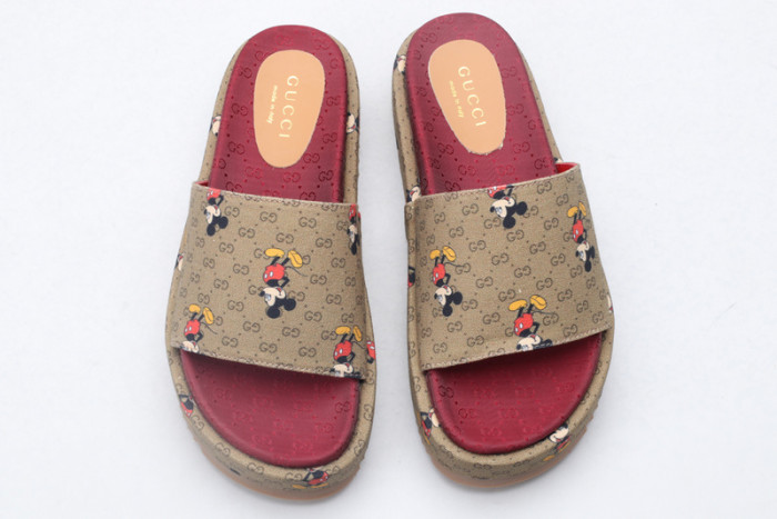 G*u*i sandals