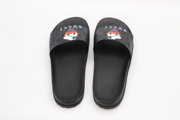 G*u*i sandals