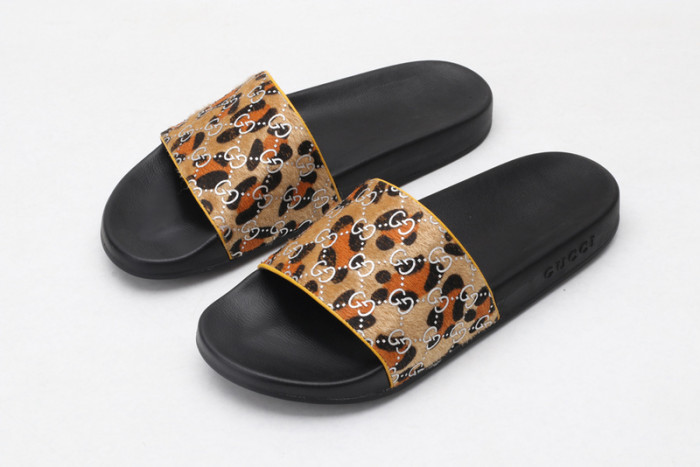 G*u*i sandals